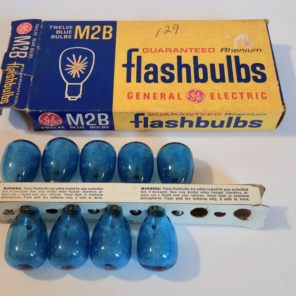 Vintage M2B General Electric Flashbulbs in Original Packaging 9 Bulbs